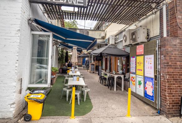 Restaurants im Einkaufszentrum Winn Lane, Fortitude Valley, Queensland © Tourism Australia