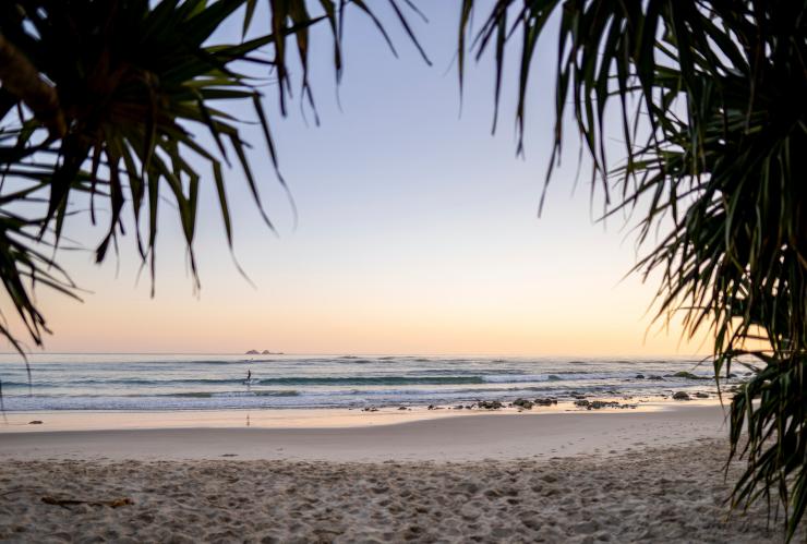 Sonnenaufgang über dem Wategos Beach, Byron Bay, New South Wales © Destination NSW