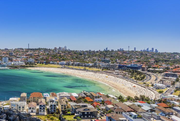 Luftaufnahme über Bondi Beach in Sydney/Warrane, New South Wales © Hamilton Lund/Destination NSW