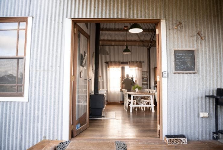 Rustikales Interieur der Unterkunft auf der Redwing Farm, Yorke Peninsula, Südaustralien © Tourism Australia