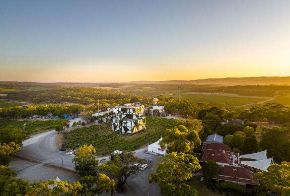 d'Arenberg Cube, Fleurieu Peninsula, Südaustralien © Tourism Australia