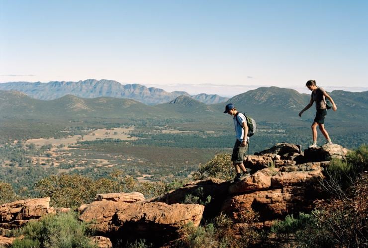Mount Ohlssen Bagge Hike, Flinders Ranges National Park, Südaustralien © Tourism Australia