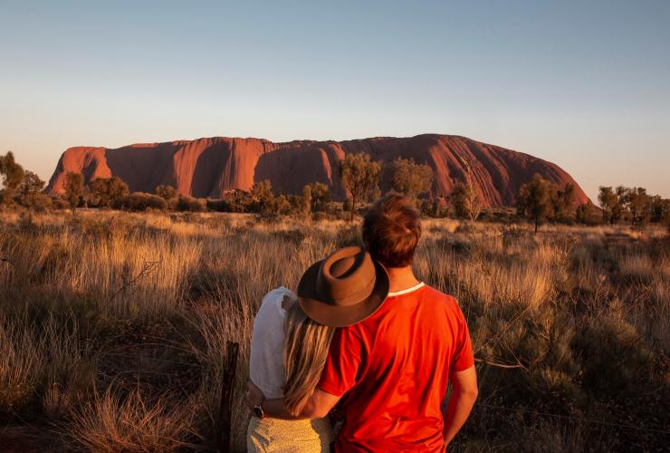 Sonnenaufgang, Uluru, Northern Territory © Tourism Australia/Nicholas Kavo