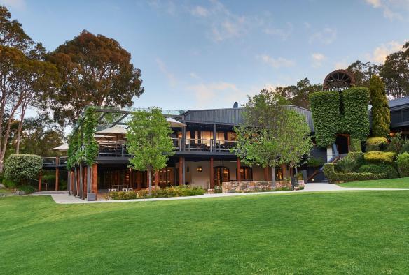 Leafy exterior of Leeuwin Estate, Australia’s South West, Western Australia © Tourism Australia