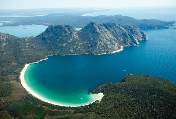 Wineglass Bay, Freycinet, Tasmania © Tourism Tasmania / Chris Bray Photography
