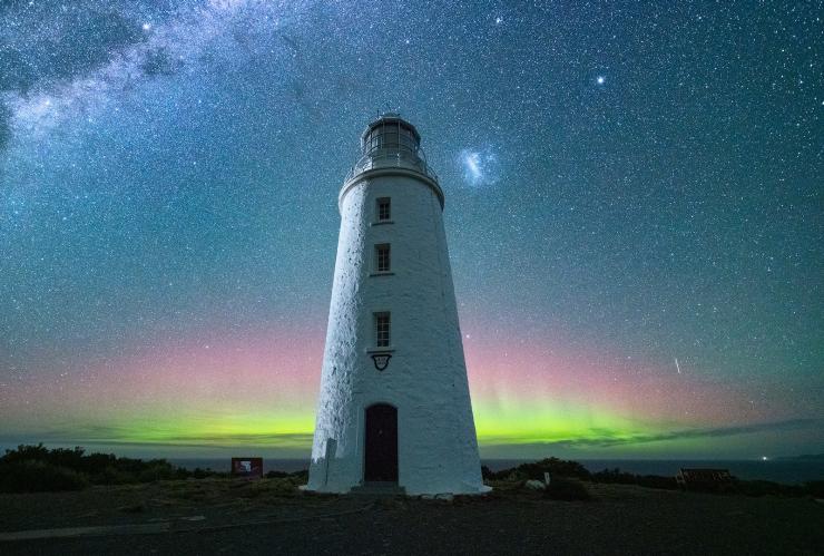 Aurora Australis, Cape Bruny Lighthouse, Tasmania © Luke Tscharke