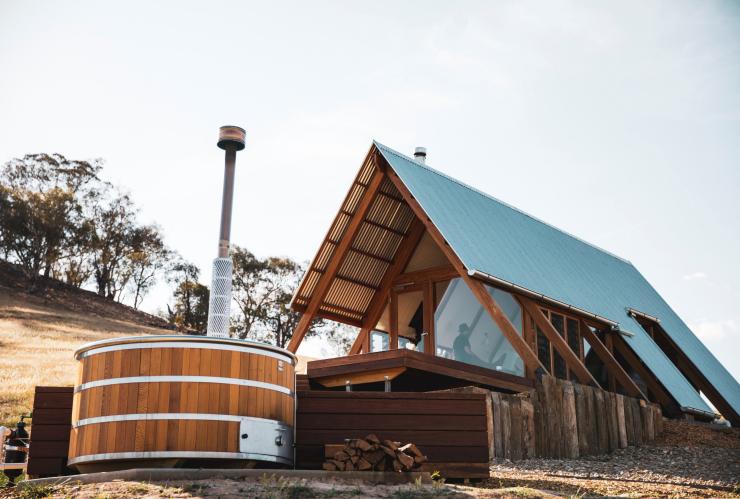 A wooden cabin with an outdoor tub, Kimo Estate, Gundagai, New South Wales © Kimo Estate/Matt Beaver Photography
