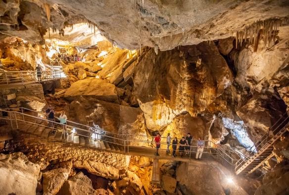 Jenolan Caves, Blue Mountains, NSW © Destination NSW