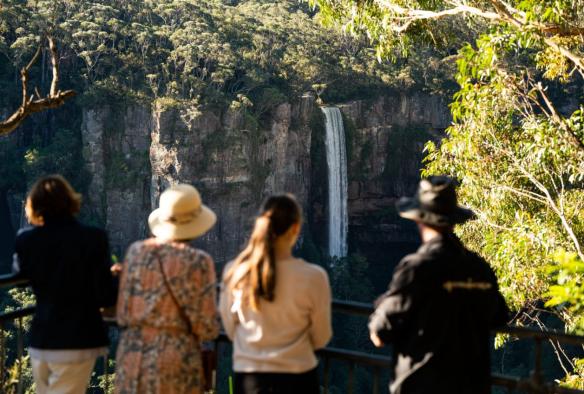 Group at scenic lookout, Experience Nature, Southern Highlands, New South Wales © Tourism Australia