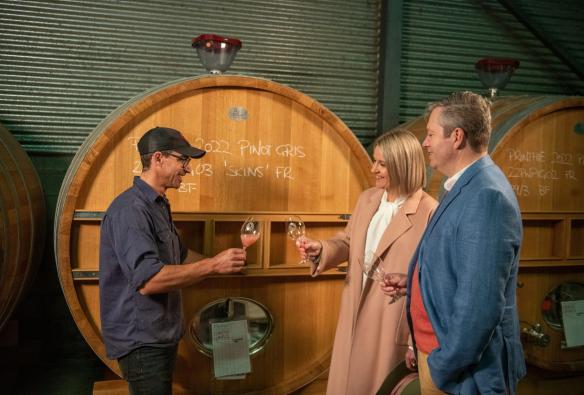 Guided tour at Nashdale, Orange, New South Wales © Tourism Australia
