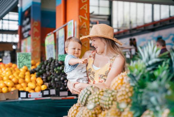 Rusty's Markets, Cairns, Queensland © Tourism and Events Queensland