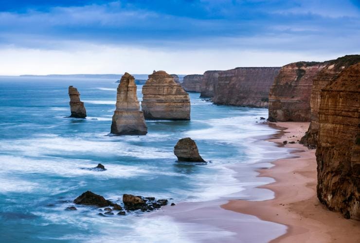 Twelve Apostles, Great Ocean Road, VIC © Rob Blackburn / Visit Victoria