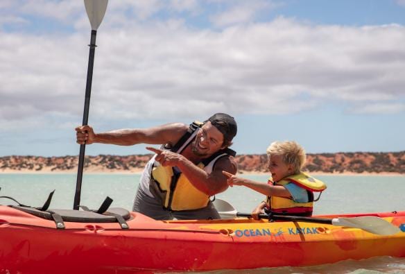 Wula Gura Nyinda Eco Cultural Adventures, Coral Coast, WA © Tourism Australia