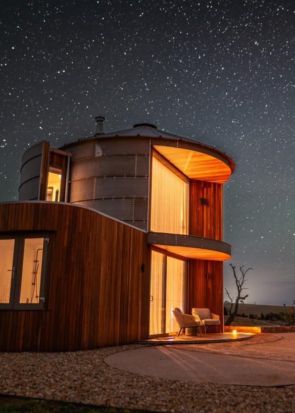 An old grain silo converted into a studio sits beneath a bright starry night. © The Silos / Jarrad Di Mauro Photography