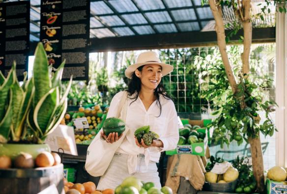 Woman purchasing fresh produce from Tropical Fruit World, Duranbah, New South Wales © Destination NSW