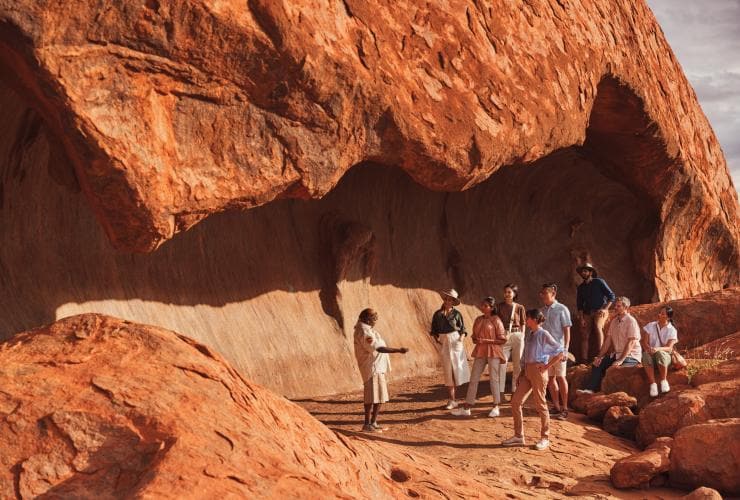 Mala walk, Uluru, NT © Tourism NT/Tourism Australia