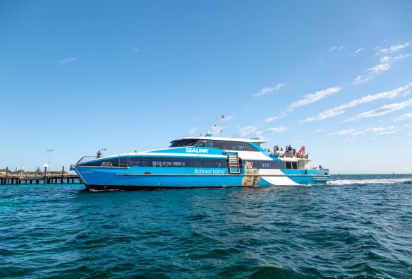 Ferry SeaLink Rottnest Island en mer au large de Perth, Australie Occidentale © SeaLink Rottnest