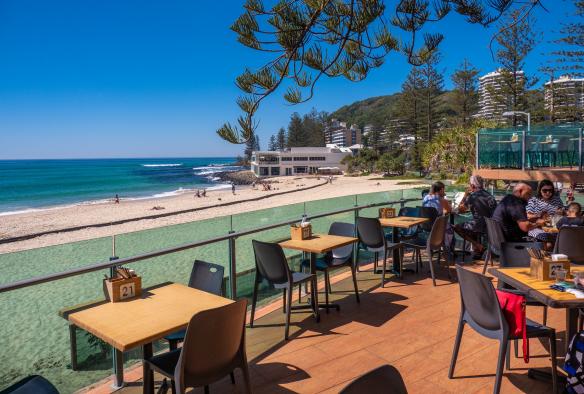 Burleigh Heads, Surf Club, Burleigh Heads, Queensland © Tourism Australia