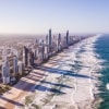 Vue aérienne de la ligne d'horizon de la Gold Coast © Tourism Australia