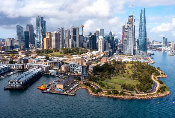 Vue aérienne de Marrinawi Cove, de la Barangaroo Reserve et du paysage urbain de Sydney en Nouvelle-Galles du Sud © NSW Government