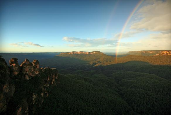 Three Sisters, Blue Mountains, NSW © Tourism Australia