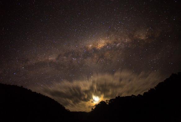 Un ciel nocturne étoilé étincelant à Franklin River, Franklin-Gordon Wild Rivers National Park, Tasmanie © Tourism Australia