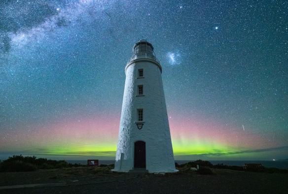 Aurora Australis, Cape Bruny Lighthouse, Tasmania © Luke Tscharke