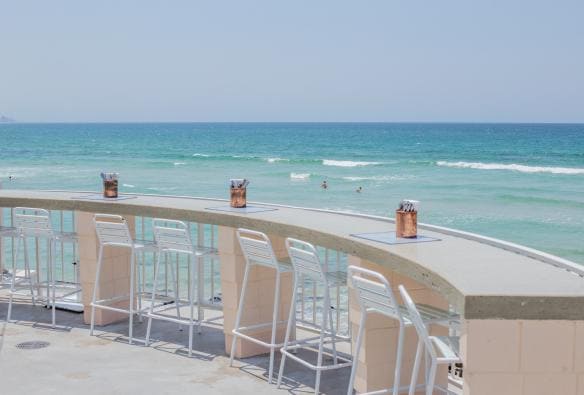 Burleigh Pavilion Beach Bar, Gold Coast, Queensland © Nicole McGuire