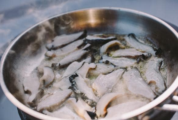 Tour Tasmanian Seafood Seduction, Bruny Island, Tasmania © Tourism Australia
