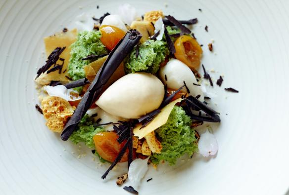 Dessert artistico con mandarino cinese, Lake House, Daylesford, Victoria © Lake House
