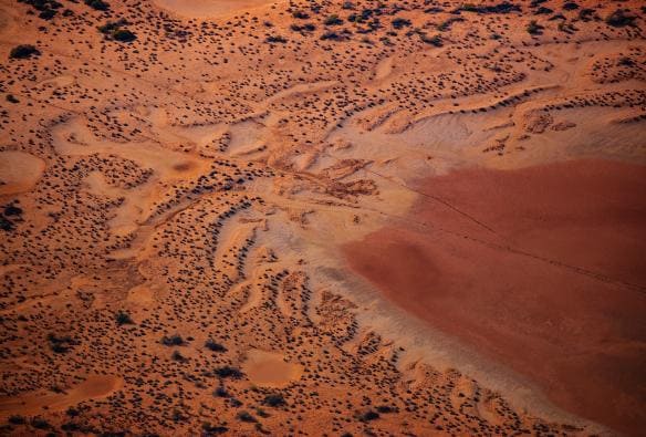 Volo all’alba sopra Arkaroola, Flinders Ranges, South Australia © Tourism Australia