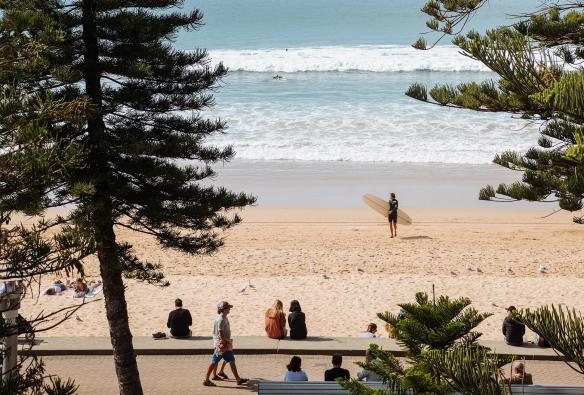 ニュー・サウス・ウェールズ州、シドニー、マンリー・ビーチ © Destination NSW