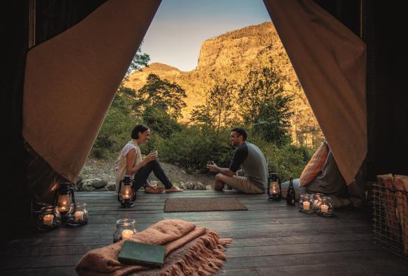 クイーンズランド州、ラミントン、ナイトフォール・キャンプ © Tourism Queensland