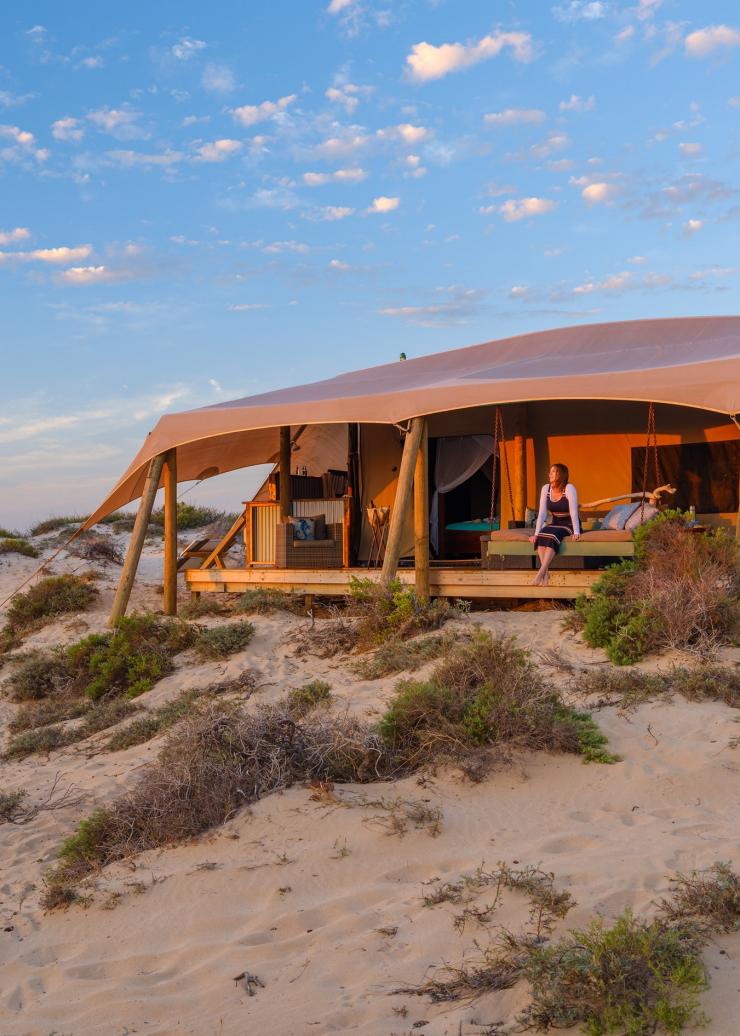 西オーストラリア州、ニンガルーリーフ、サル・サリスの宿泊施設 © Tourism Western Australia