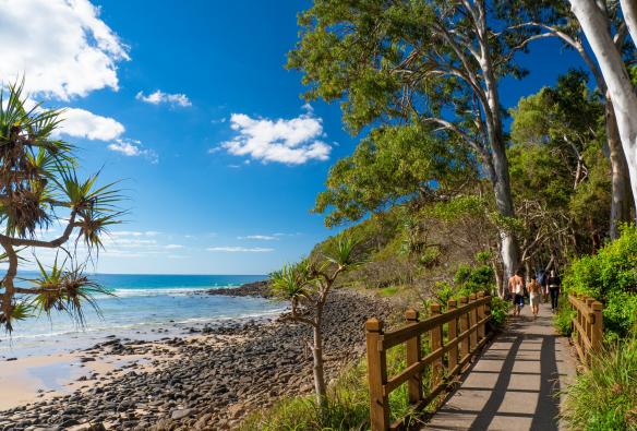 クイーンズランド州、ヌーサ・ヘッズ、ヌーサ国立公園 © Tourism Australia