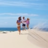 ニュー・サウス・ウェールズ州、ポート・スティーブンス、ストックトン・ブライト・サンド・デューンズ（Stockton Bight Sand Dunes）© Tourism Australia