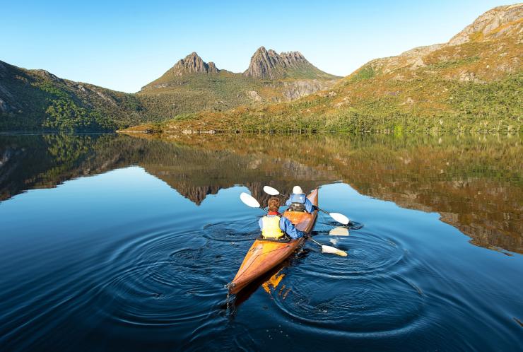 An accessible kayak tour on the pristine Dove Lake, Cradle Mountain-Lake St Clare National Park, Tasmania © Tourism Australia