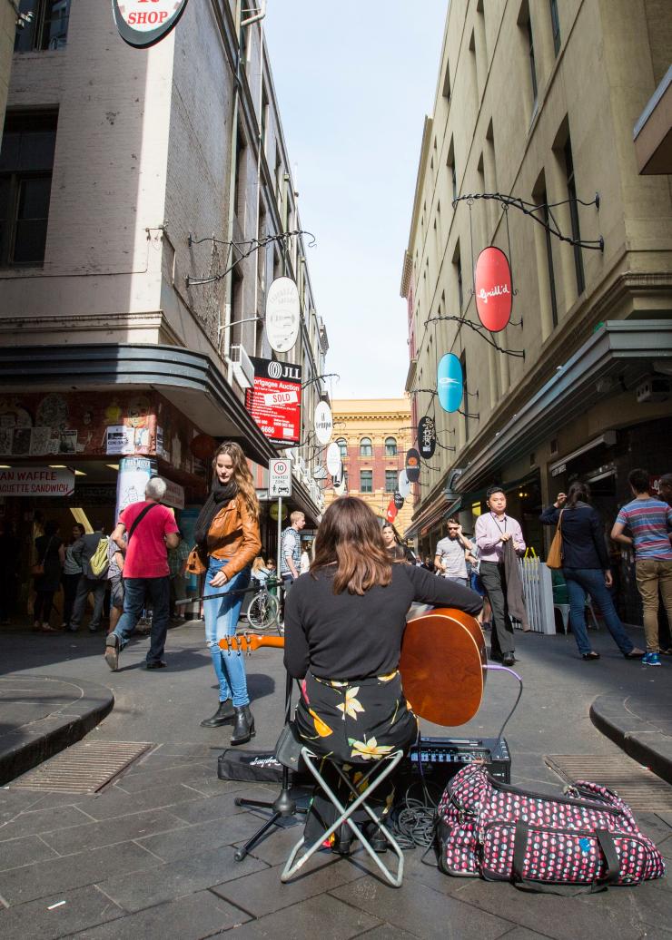 Laneway, Centre Place, Melbourne, VIC © Tourism Australia