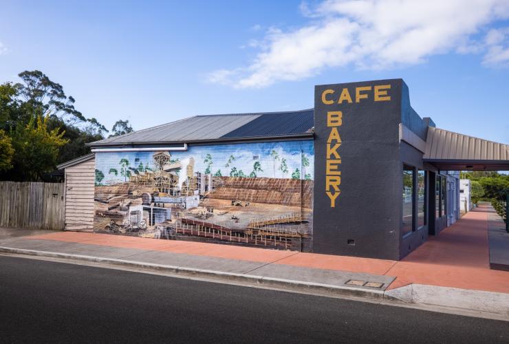 Mural, Railton, Tasmania © Jess Bonde