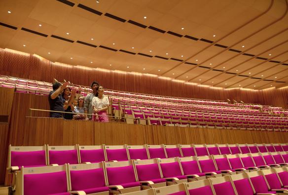A tour group sits inside the theatre at the Sydney Opera House, Sydney, New South Wales © Tourism Australia 