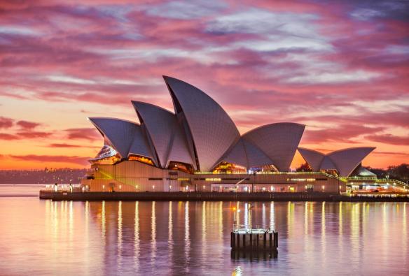 A pink sunset behind the Sydney Opera House, Sydney, New South Wales © Keith Zhu/Unsplash 