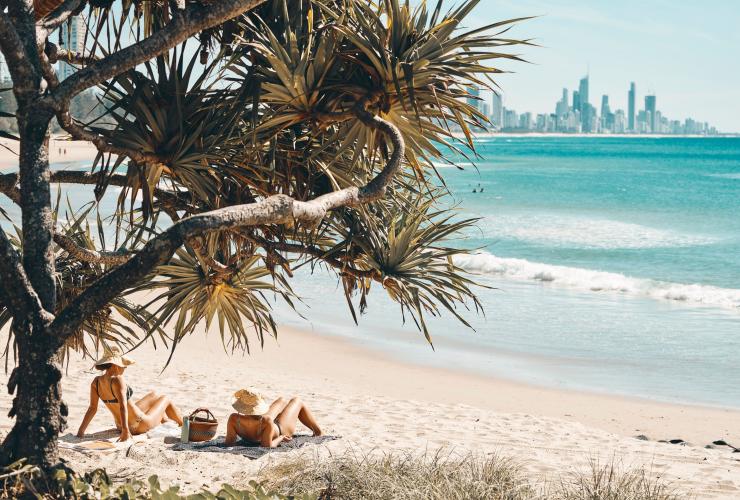 Burleigh Heads, Thành phố Gold Coast, Queensland © Tourism Australia