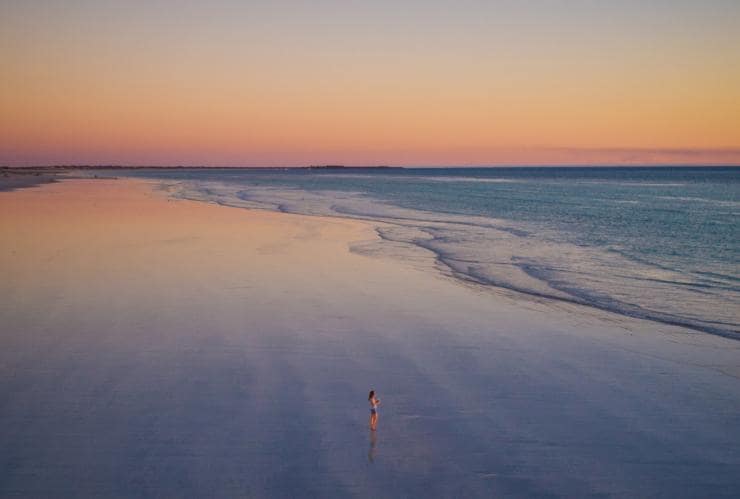 Bãi biển Cable, thị trấn Broome, Tây Úc © Tourism Australia