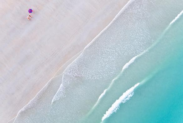 Bãi biển Cable, thị trấn Broome, Tây Úc © Tourism Western Australia/Salty Wings