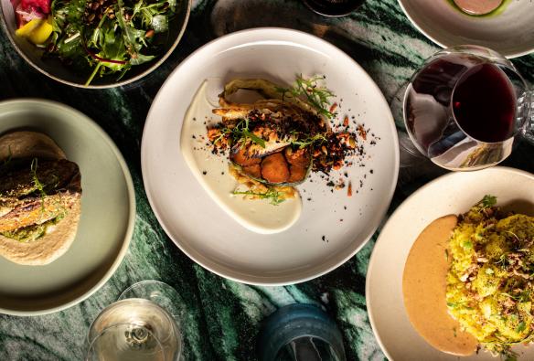 Monster Kitchen and Bar, Thành phố Canberra, Lãnh thổ Thủ đô Úc © Zachary Griffith