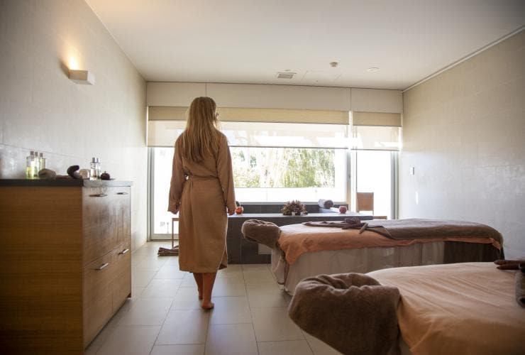 Red Ochre Spa, Yulara, Northern Territory © Tourism Australia