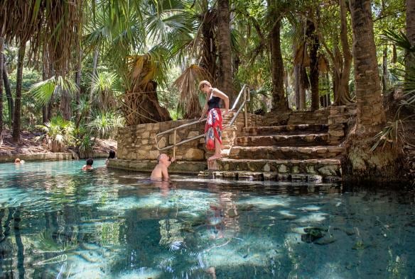 Hồ nước nóng Mataranka, Vườn quốc gia Elsey, Lãnh thổ phía Bắc © Tourism NT/Shaana McNaught