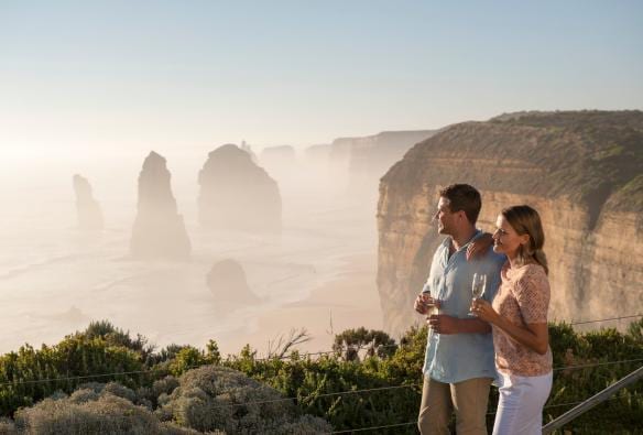 Trải nghiệm đi bộ Twelve Apostles Lodge Walk, Cung đường Great Ocean Road, Tiểu bang Victoria © Tourism Australia