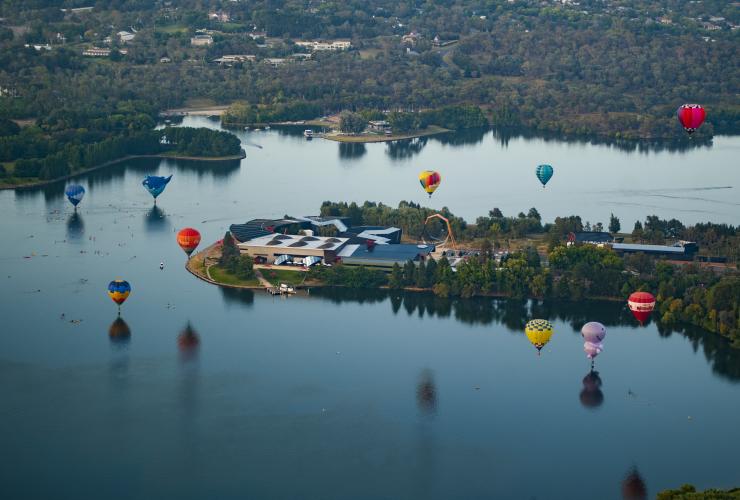 Canberra Balloon Spectacular, ACT © MARTIN OLLMAN