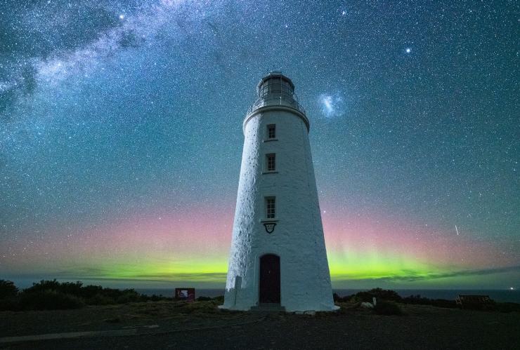Aurora Australis, Cape Bruny Lighthouse, Tasmania © Luke Tscharke